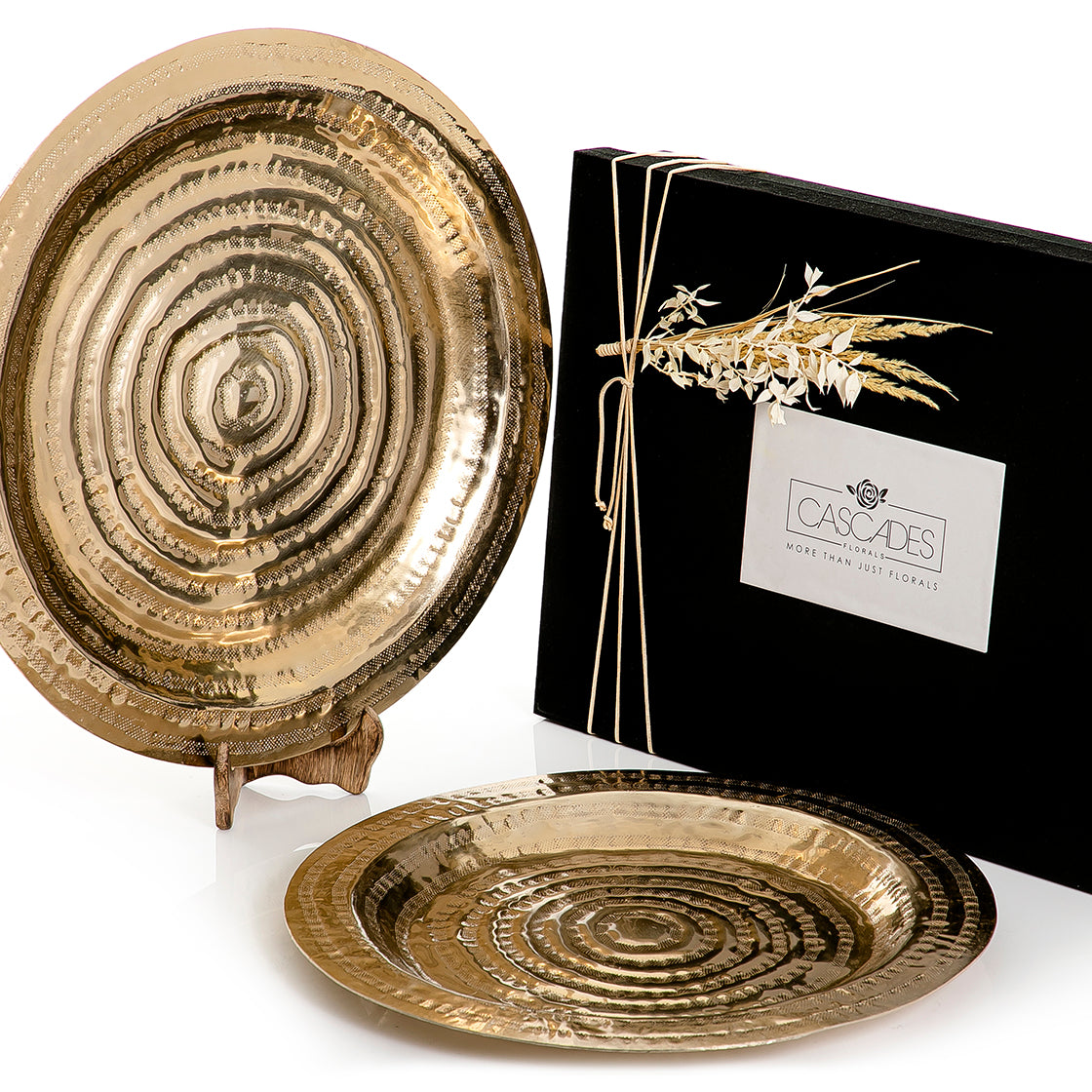 Set of 2 metal trays with gift box
