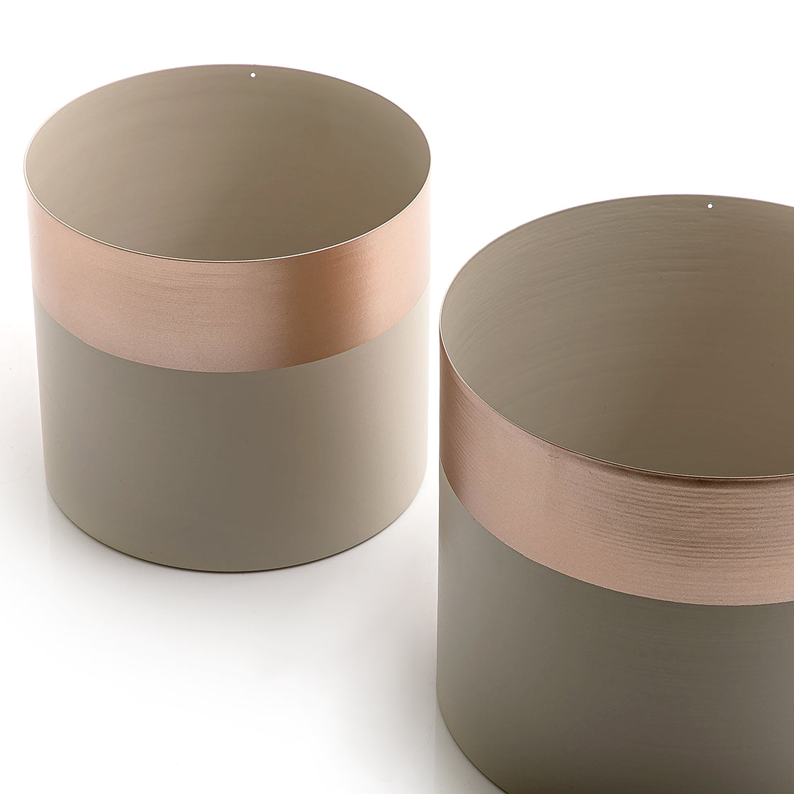 Set of 2 metal planters