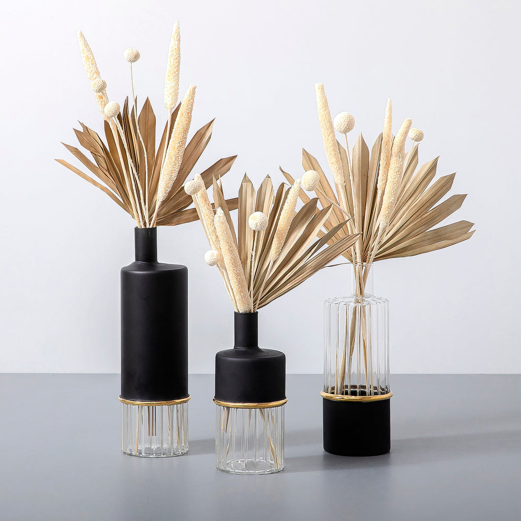 Set of dried flowers with glass vases