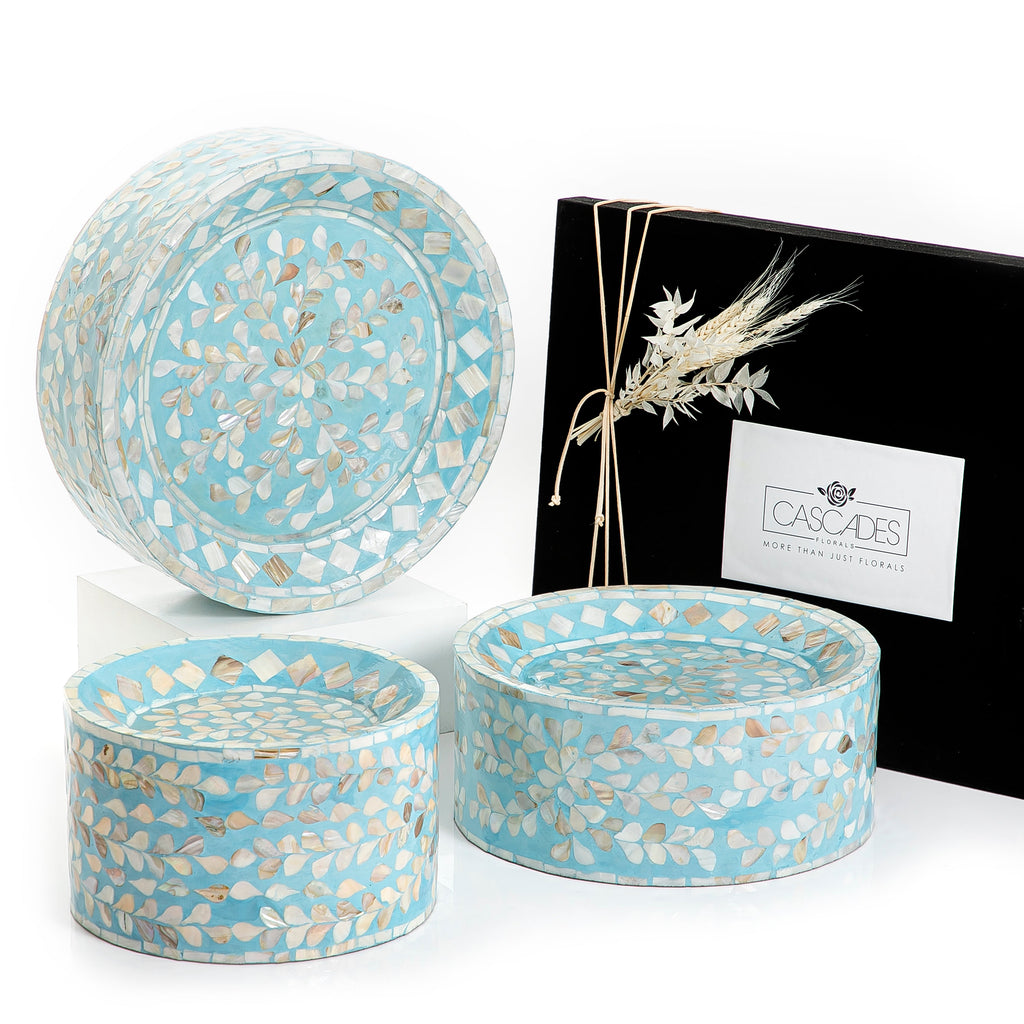 Set of 3 mother of pearl stands with gift box