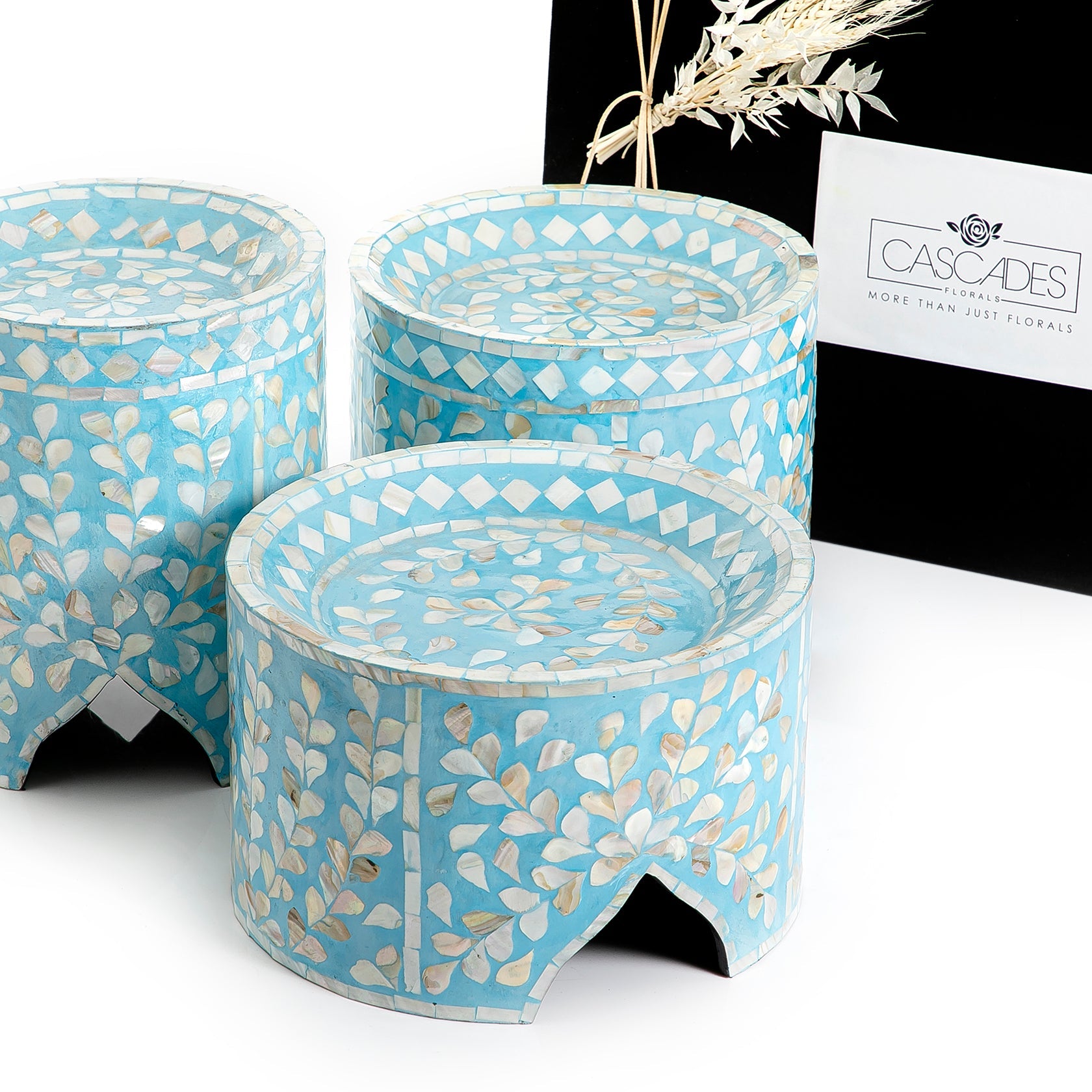 Set of 3 mother of pearl stands with gift box