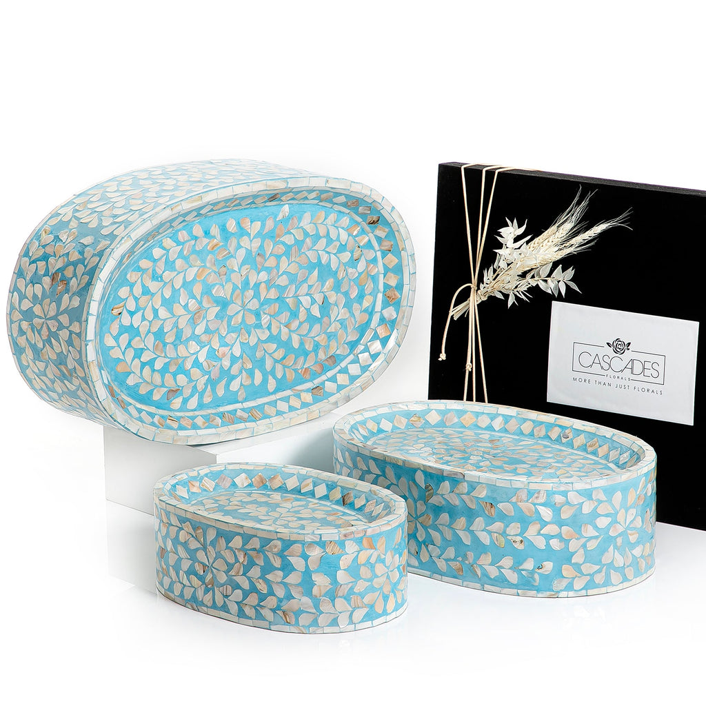 Set of 3 mother of pearl stands with gift box