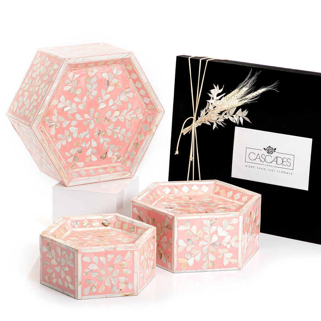 Set of 3 mother of pearl stands with gift box