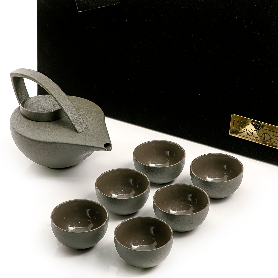 Set of ceramic tea pot with gift box