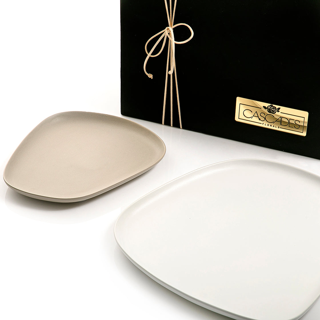 Set of 3 ceramic plates with gift box